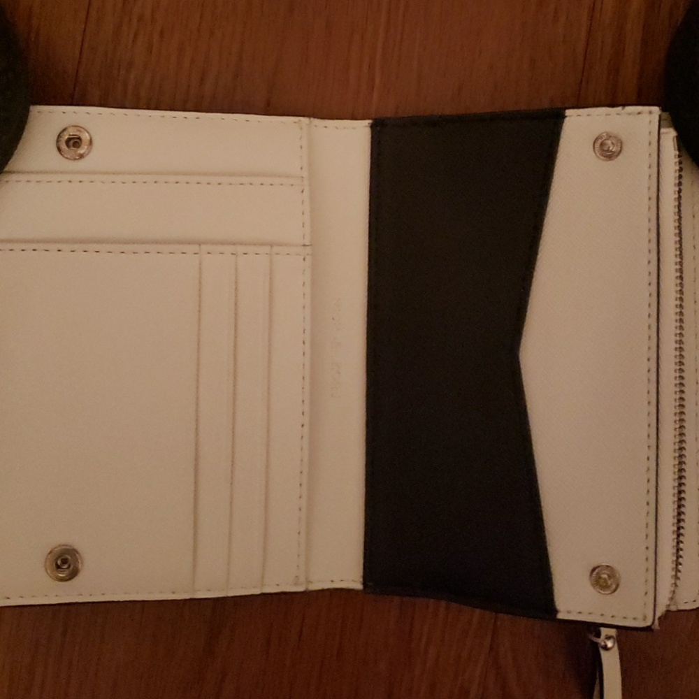 Michael Kors wallet - Picture 2 of 2